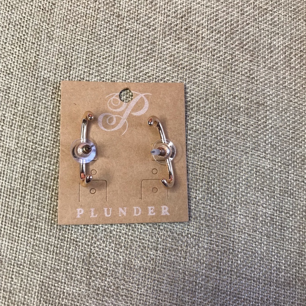 Plunder gold Rounded earrings.